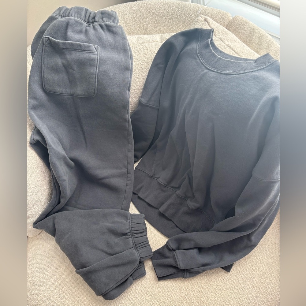 A&F Soft Essentials Set